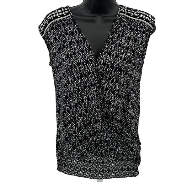 Max Studio Blouse WMNS XS Sleeveless Deep V-Neck Surplice Black White Geometric - Picture 1 of 7